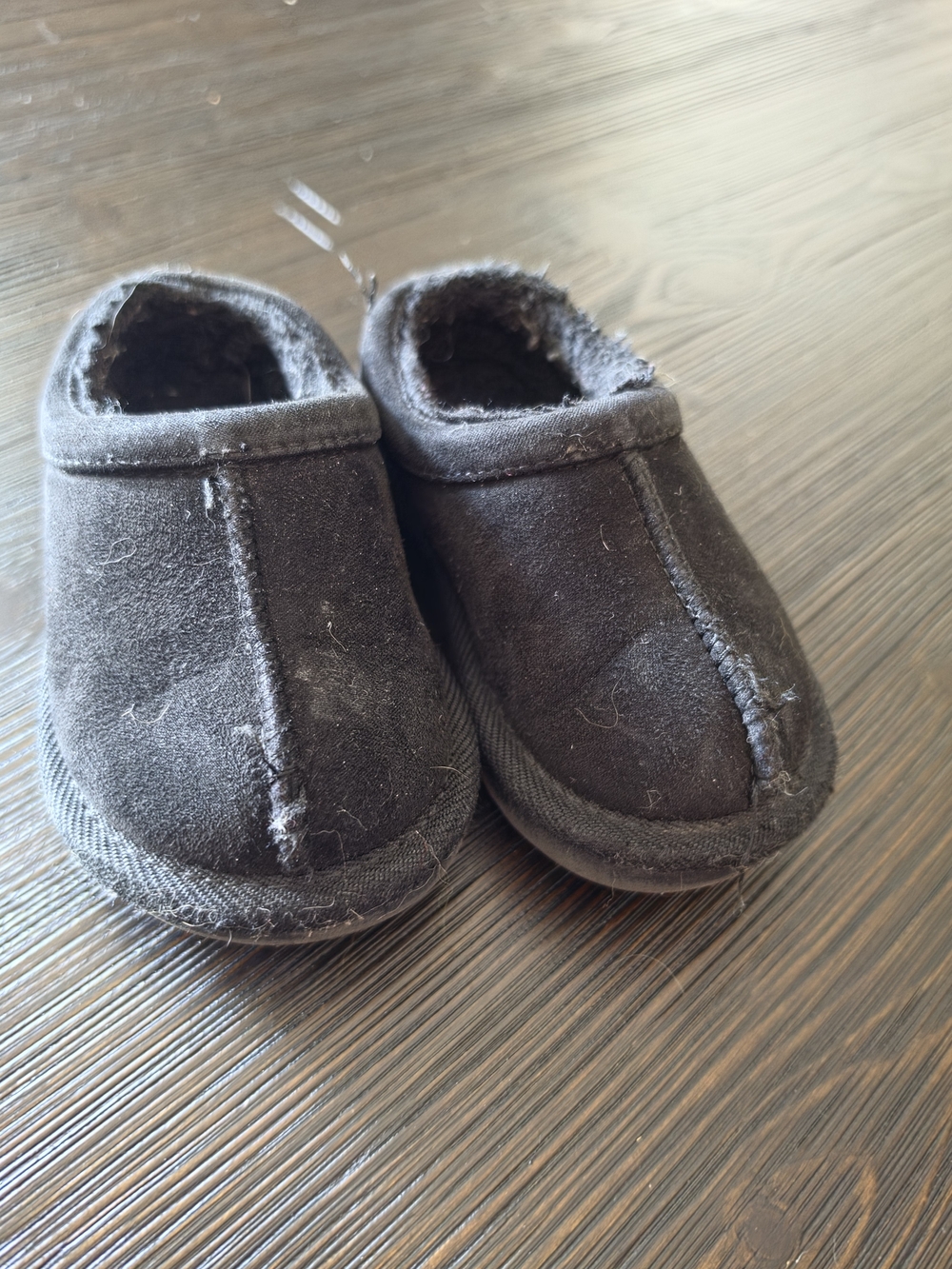 Kids Black Cozy Slip-On Slippers T6